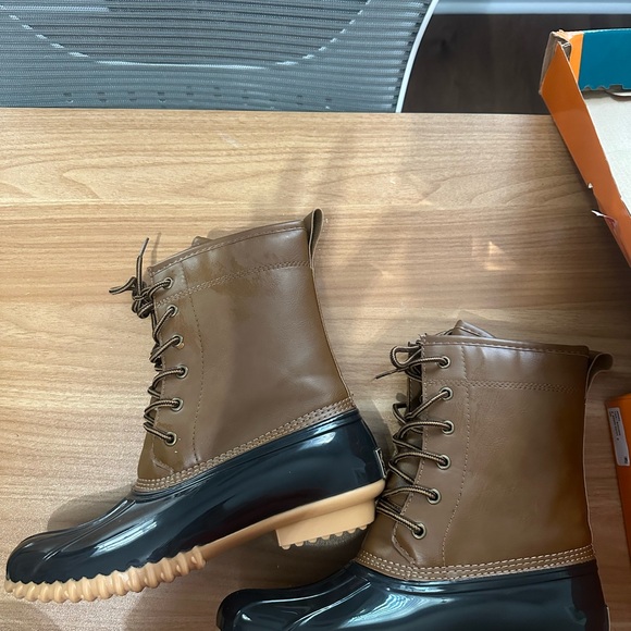 Women’s Duck Boots - Picture 2 of 6